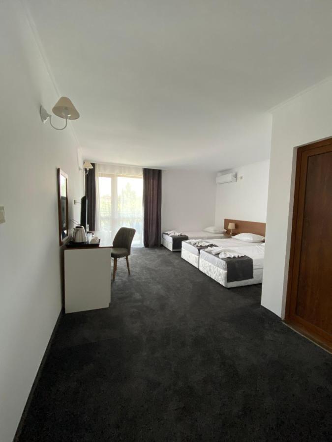 Villa Aqua Family Hotel Burgas Stad Buitenkant foto