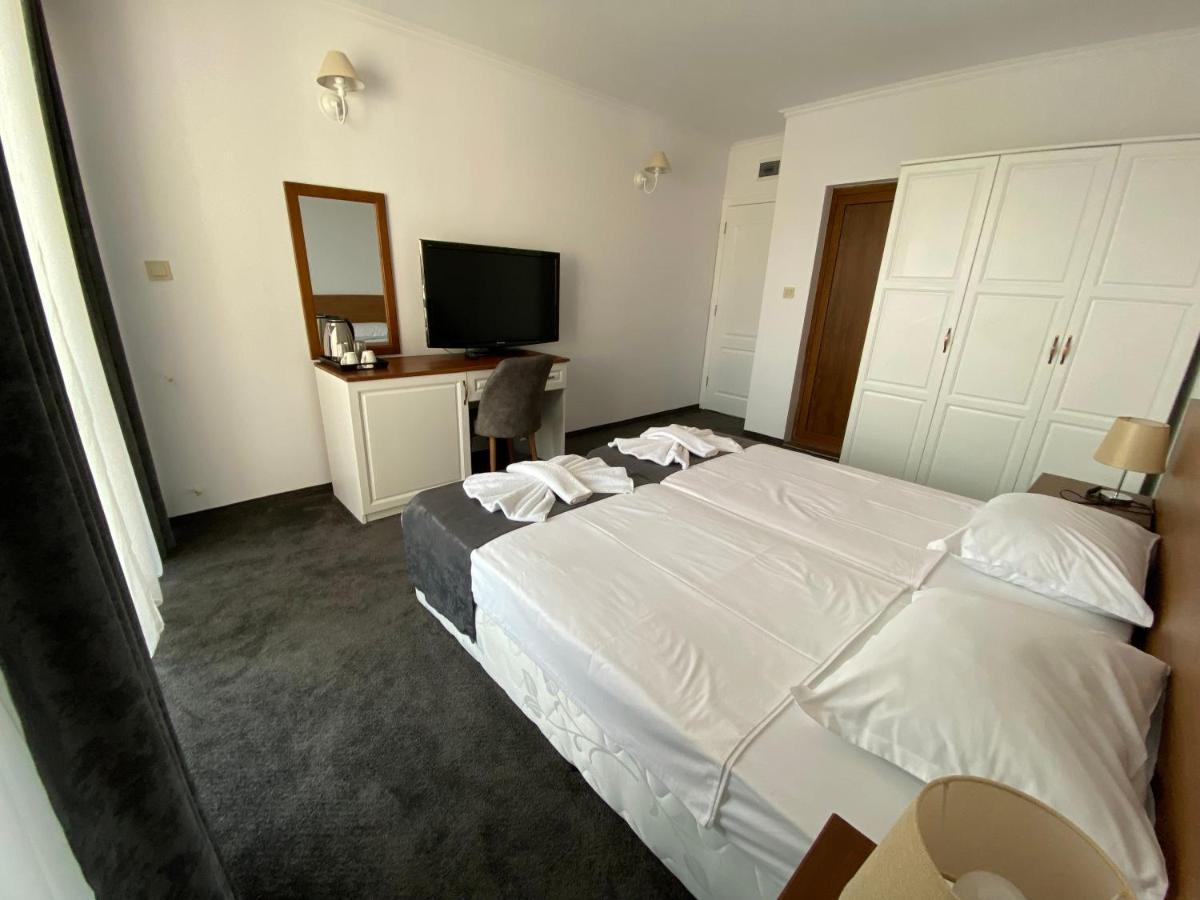 Villa Aqua Family Hotel Burgas Stad Buitenkant foto