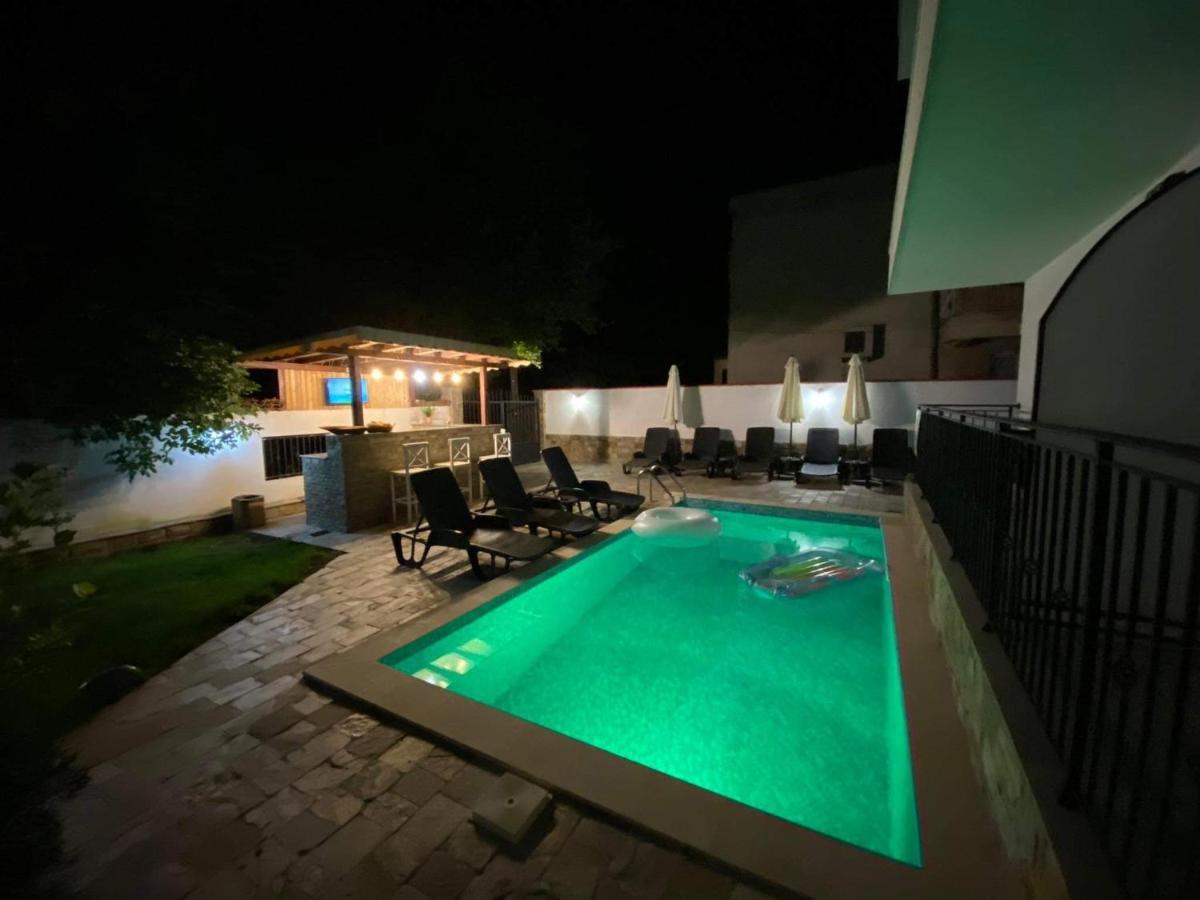 Villa Aqua Family Hotel Burgas Stad Buitenkant foto